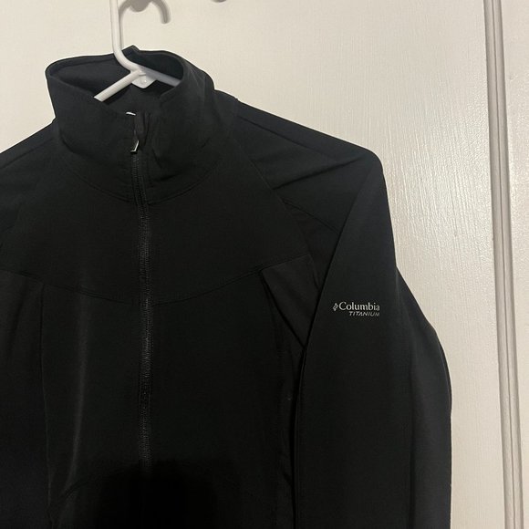 Columbia Black Full-zip shell - Picture 2 of 3